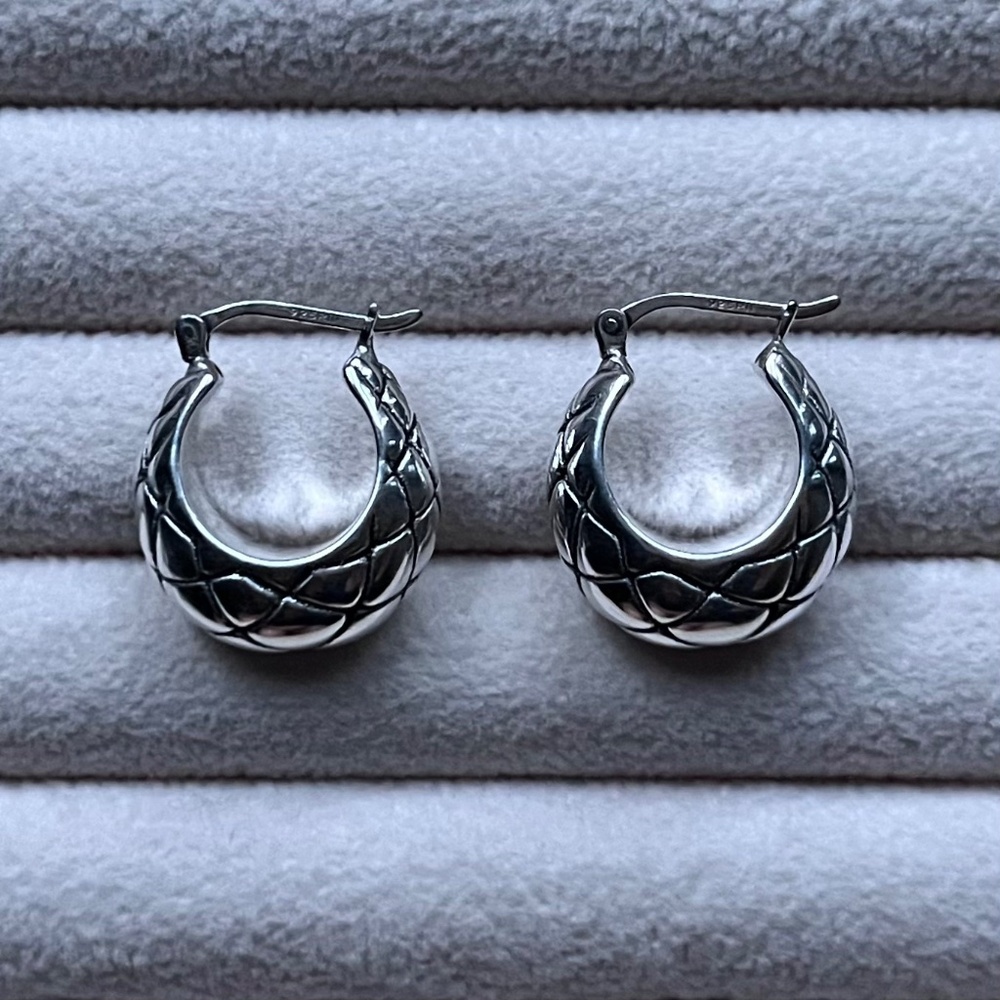 E003 | .925 Sterling Silver Quilted Chunky Hoops